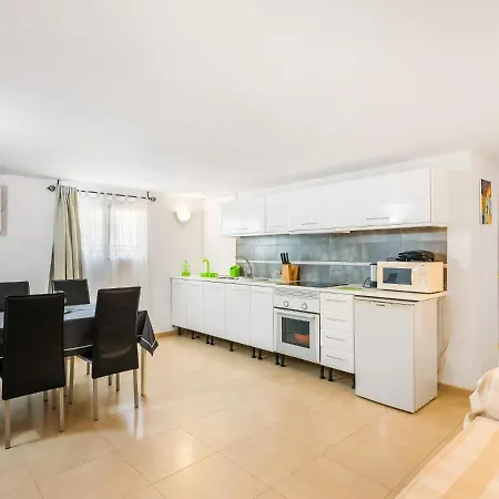 Apartamento En Villa 1 Dormitorio, Las Americas